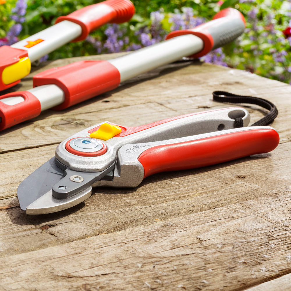 WOLF-Garten Professional Aluminium Bypass Secateurs