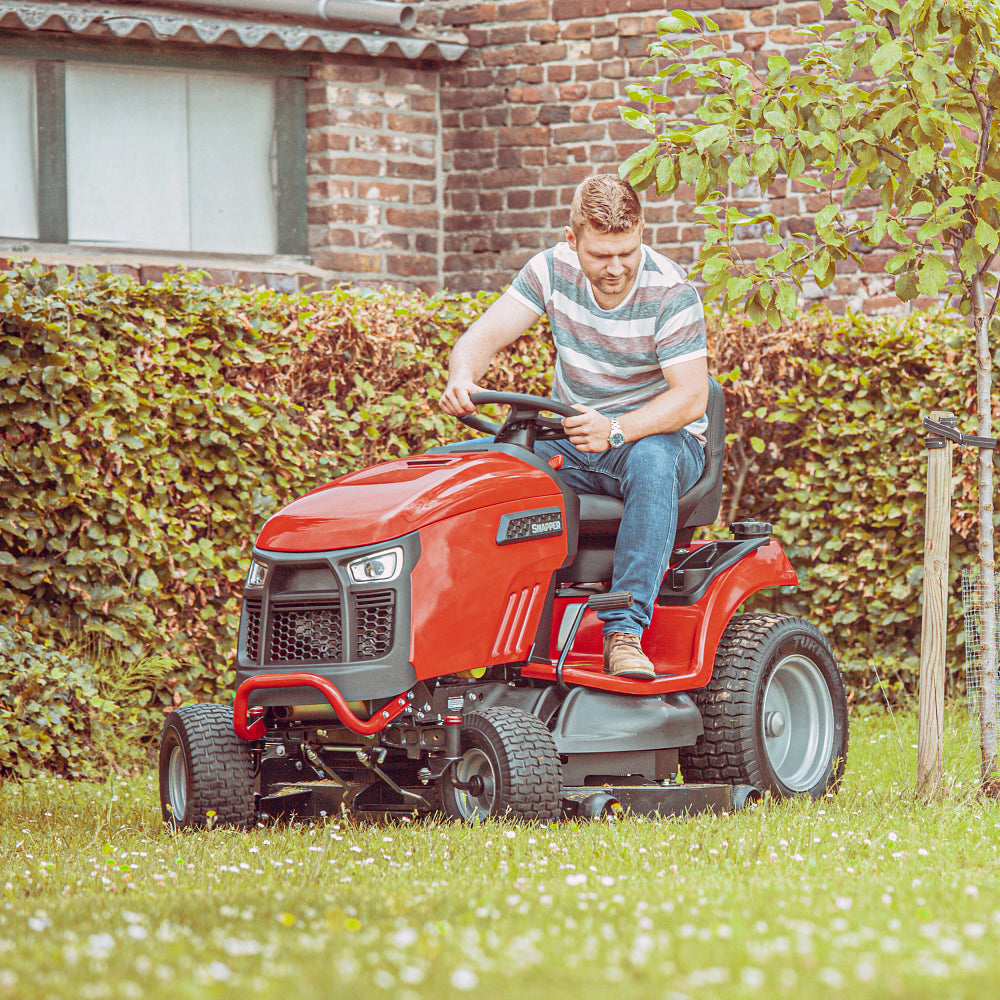 Snapper SPX275 122cm/48" Hydrostatic CentreCut™ Rear Discharge Lawn Tractor