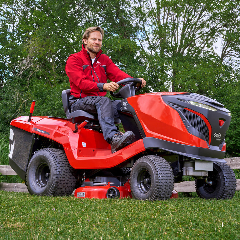 solo by AL-KO T 15-95 HD-A Premium Hydrostatic Rear Collect Lawn Tractor