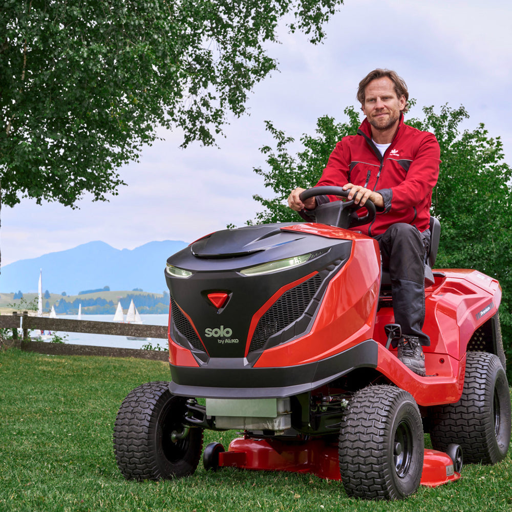 solo by AL-KO T 15-95 HD-A Premium Hydrostatic Rear Collect Lawn Tractor
