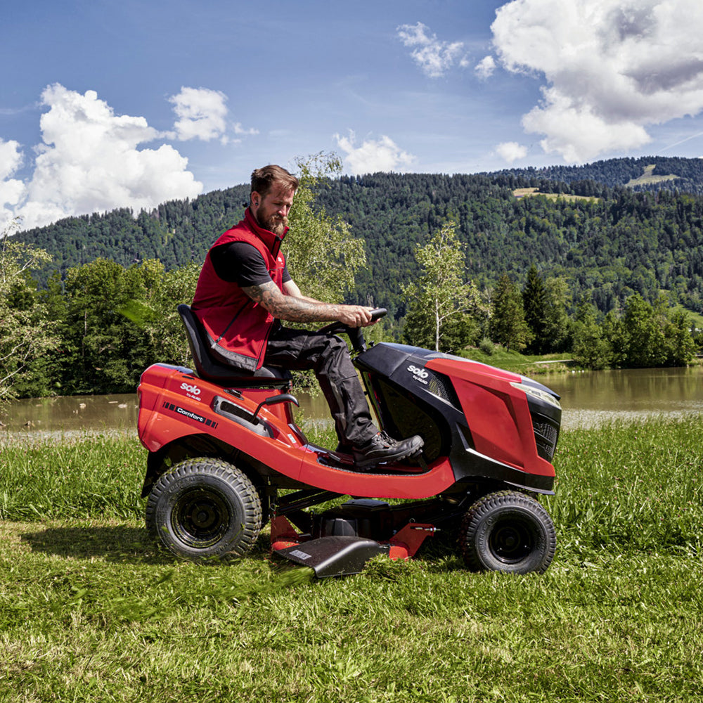 solo by AL-KO T 18-111 HDS-A V2 Comfort 111cm/43.5" Hydrostatic Side Discharge / Mulching Lawn Tractor