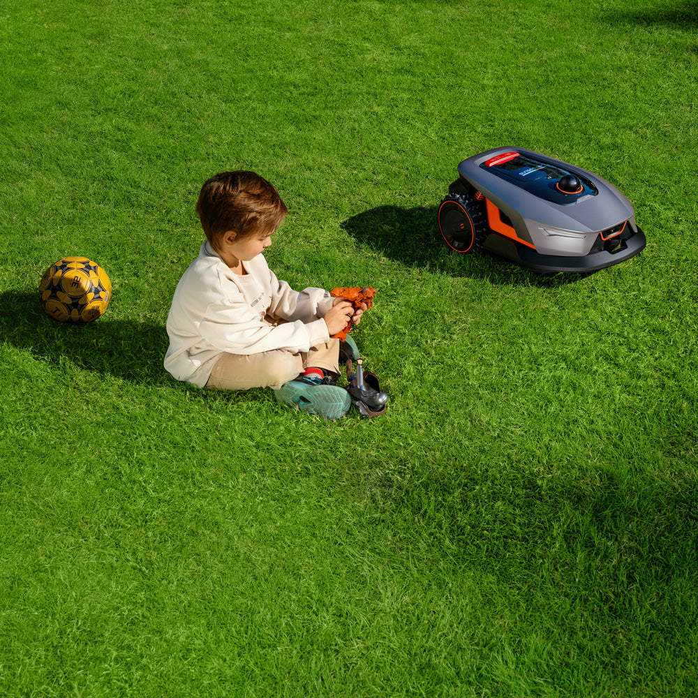 Sunseeker Elite X4 Wireless Robotic Lawn Mower (1200m²)