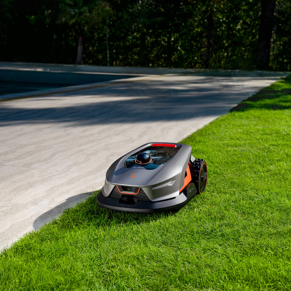 Sunseeker Elite X4 Wireless Robotic Lawn Mower (1200m²)