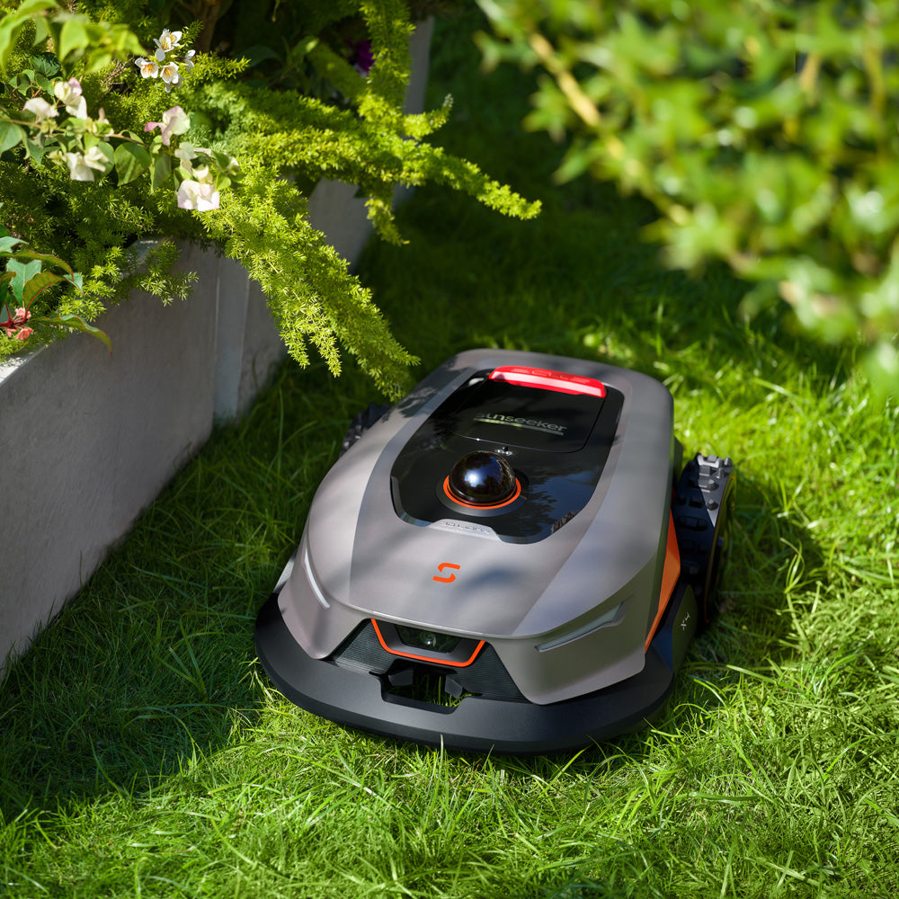 Sunseeker Elite X4 Wireless Robotic Lawn Mower (1200m²)