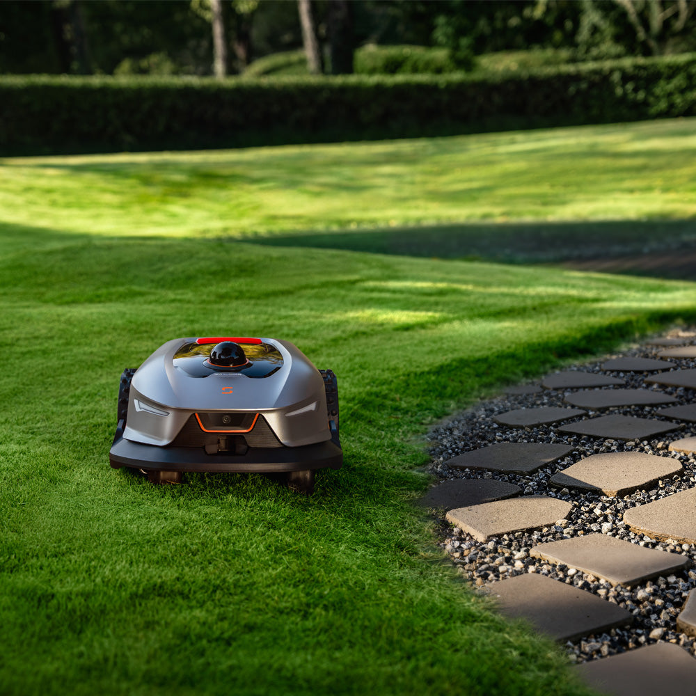 Sunseeker Elite X4 Wireless Robotic Lawn Mower (1200m²)