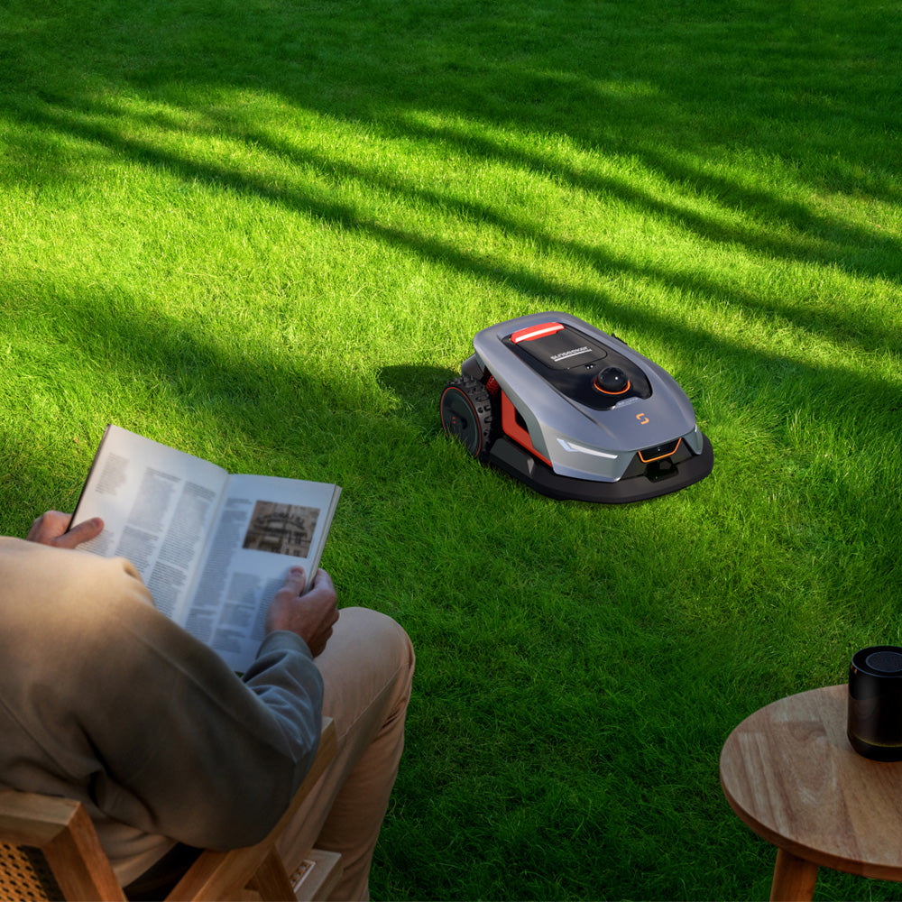Sunseeker Elite X4 Wireless Robotic Lawn Mower (1200m²)