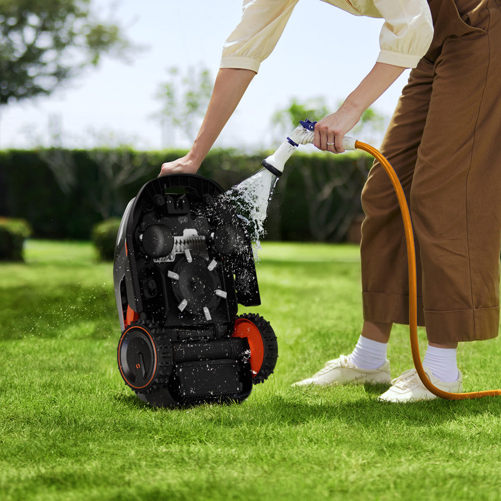 Sunseeker Elite X4 Wireless Robotic Lawn Mower (1200m²)