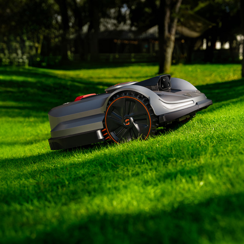 Sunseeker Elite X7 Plus Gen 2 Wireless Robotic Lawn Mower (6000m²)