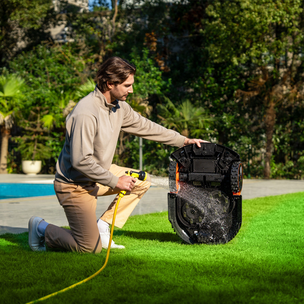 Sunseeker Elite X7 Plus Gen 2 Wireless Robotic Lawn Mower (6000m²)