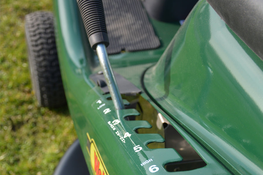 Webb 12530 77cm (30") Rear Collect Hydrostatic Ride-On Lawn Mower