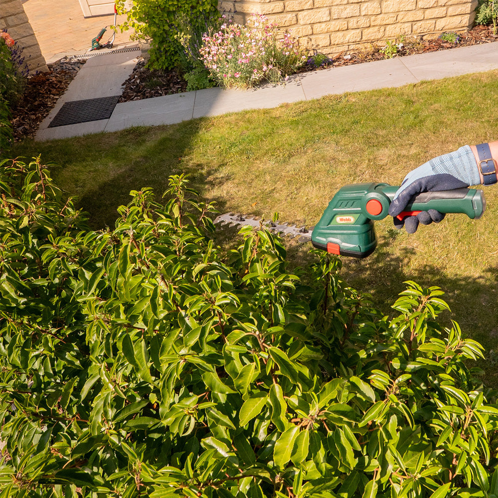 Webb WE7.2GHSWEXT 7.2V Cordless 2-in-1 Grass & Shrub Shears with Telescopic Pole Handle