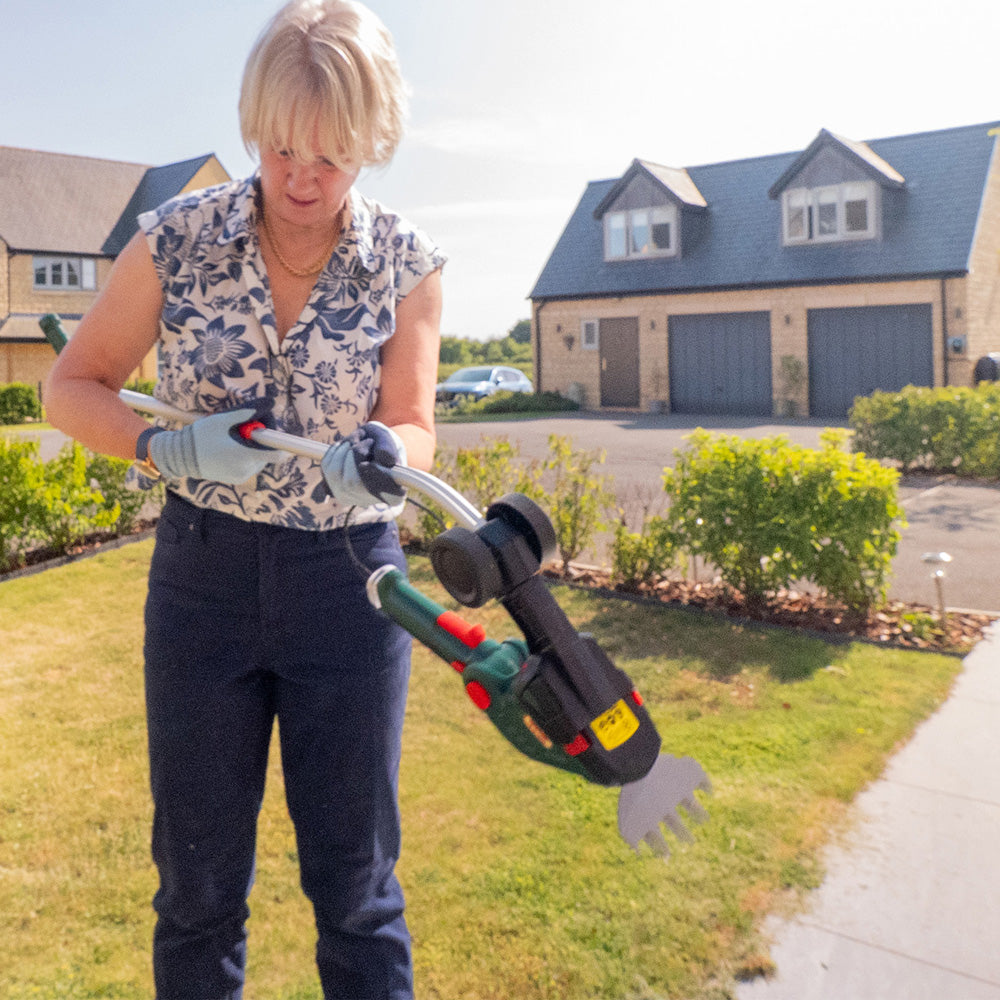 Webb WE7.2GHSWEXT 7.2V Cordless 2-in-1 Grass & Shrub Shears with Telescopic Pole Handle