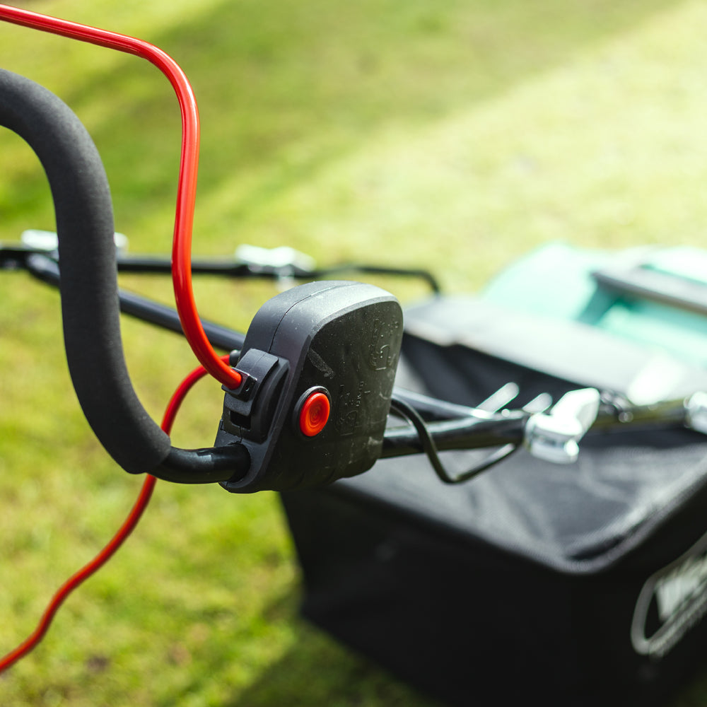 Webb WEESR 2-in-1 Electric Scarifier & Lawn Raker