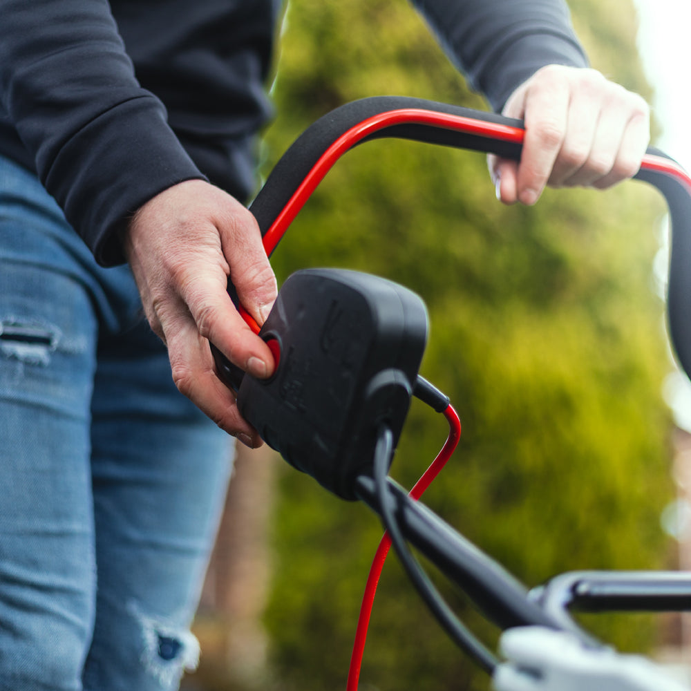 Webb WEESR 2-in-1 Electric Scarifier & Lawn Raker