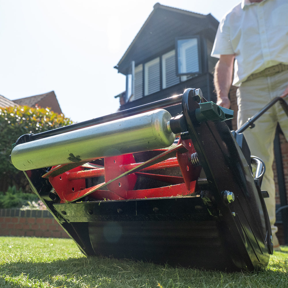Webb WEV2012RB4 20V Cordless Cylinder Mower (with 4Ah Battery & Charger)