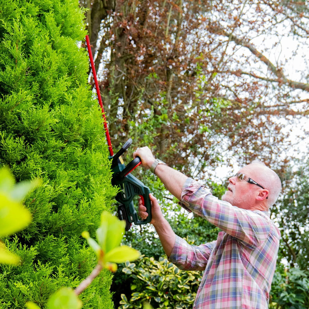 Webb Eco WEV20HTB2 20V Cordless Hedge Trimmer (with 2Ah Battery & Charger)