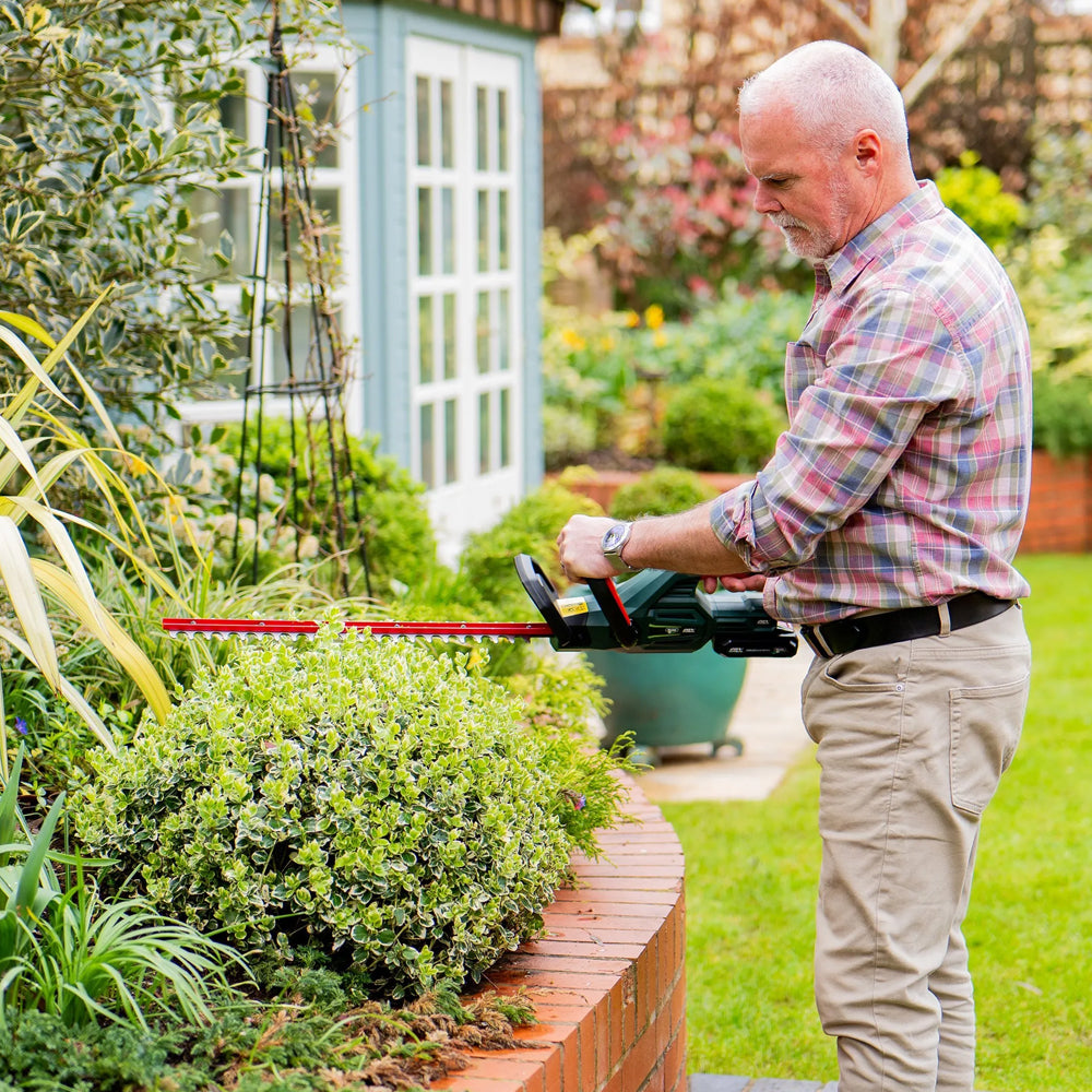 Webb Eco WEV20HTB2 20V Cordless Hedge Trimmer (with 2Ah Battery & Charger)