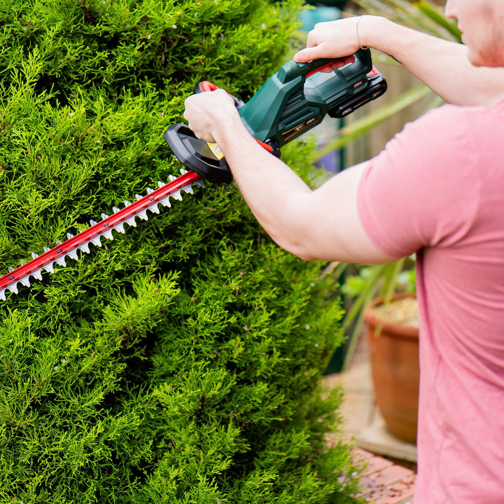 Webb Eco WEV20HTB2 20V Cordless Hedge Trimmer (with 2Ah Battery & Charger)