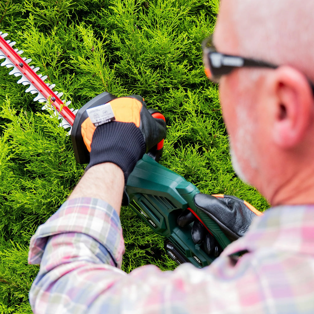 Webb Eco WEV20HTB2 20V Cordless Hedge Trimmer (with 2Ah Battery & Charger)