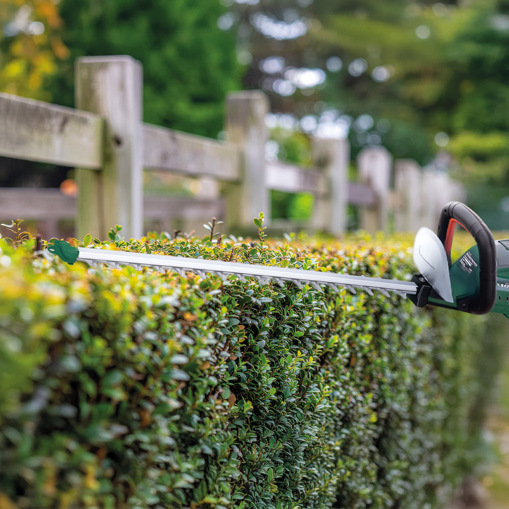 Webb Eco WEV20X2HT61B4X X-Series 40V (20V+20V) Cordless Hedge Trimmer (with 2 x 4Ah Batteries & Twin USB Charger)