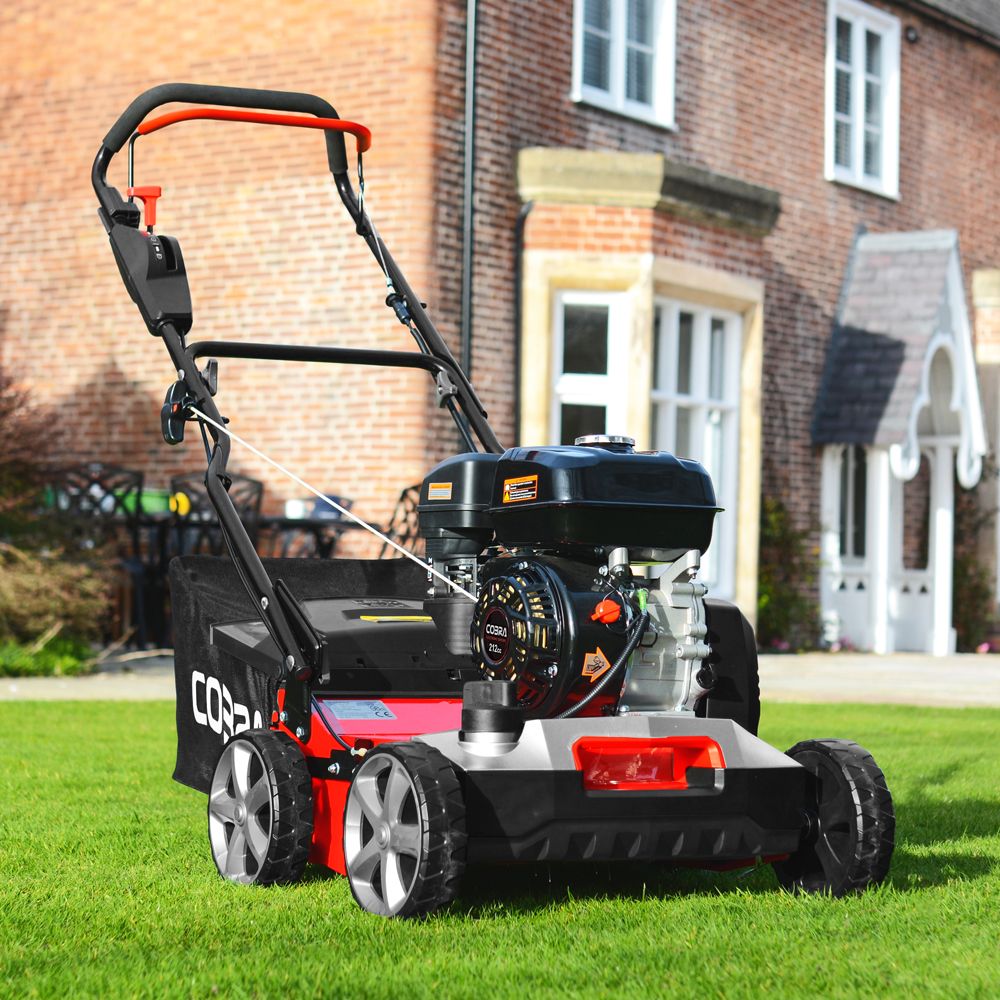 Webb WEPS400 Petrol Lawn Scarifier & Raker